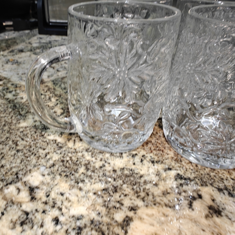 Princess House poinsettia mug (set of 4) - Picture 2 of 3